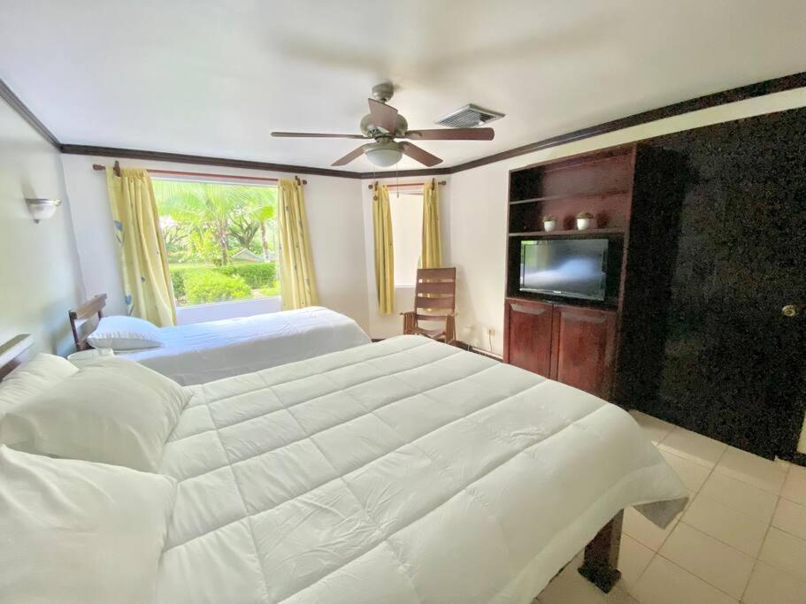 Lovely 2-Bdroom Condo In Laguna Eco Village Resort 케포스 외부 사진